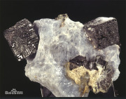 钙钛矿材料电荷畸变形成原子轨道条带相